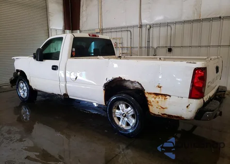 2005 Chevrolet Silverado K1500 z USA, uszkodzony, nr VIN 1GCEK14TX5Z282970